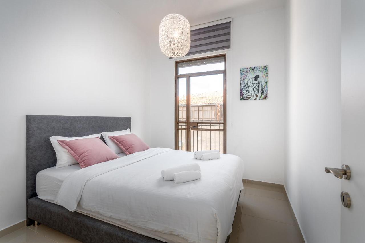 Modern & Bright 3 Bdr Close To The Beach 텔아비브 외부 사진